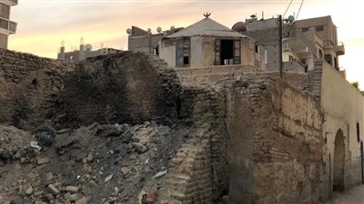 تدهور وانهيار مبنى الحمام العثماني بمنطقة السوق الفوقاني بقنا (صور)