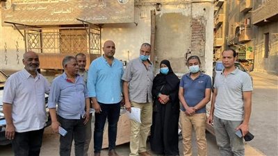 وزير التنمية المحلية يستجيب لاستغاثة سيدة مسنة بعد إزالة فاترينة شاي بروض الفرج