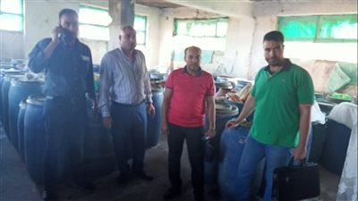 يحتوي على ديدان.. ضبط 50 طن مخلل غير صالح للاستهلاك الآدمي بالبحيرة