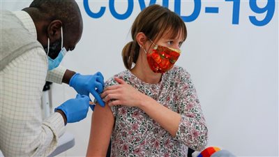 الصحة البريطانية: تطعيم من تزيد أعمارهم عن 18 عاما بلقاح كورونا غدا