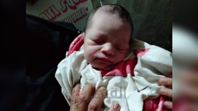العثور على رضيع مجهول الهوية بمدخل عمارة في قنا (صور)