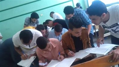 منها الغش بالمحمول.. 