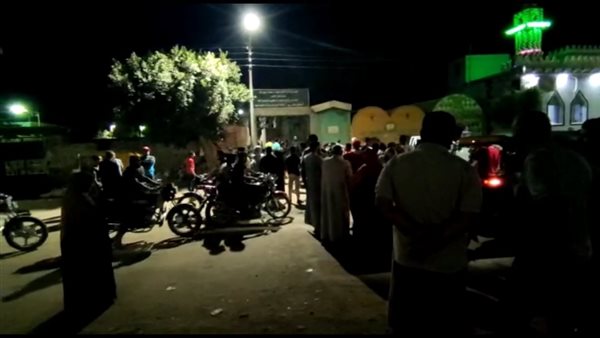  الأهالي توافدوا