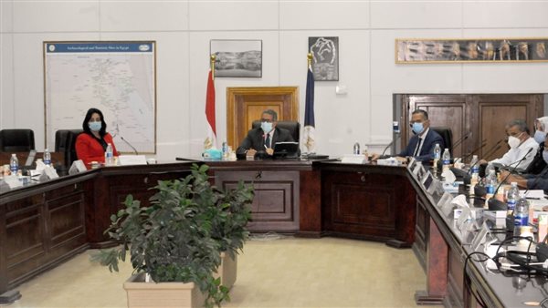 اجتماع وزير السياحة