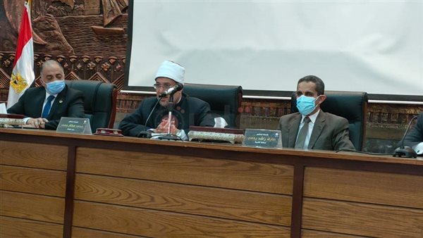 وزير الاوقاف يعقد