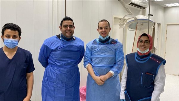 طاقم الأطباء الذي