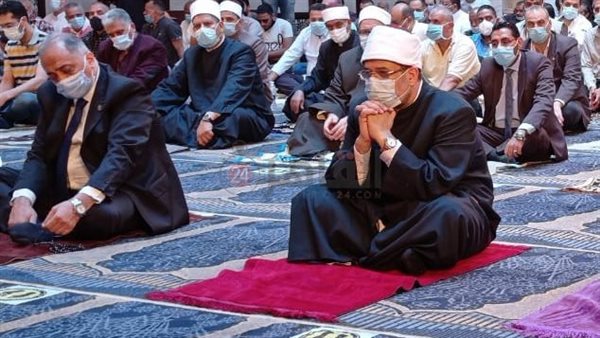 وزير الاوقاف يؤدى