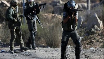 قوات الاحتلال الإسرائيلي تطلق الرصاص على مجموعة من الشبان في غزة