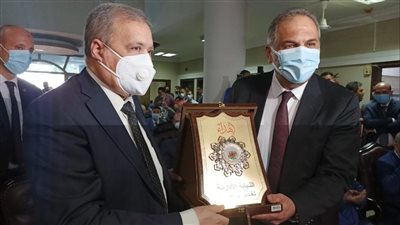 بعد الانتهاء من تنفيذ برنامج التحول الرقمي.. رئيس هيئة النيابة الإدارية يتفقد مجمع النيابات بالإسماعيلية (صور)