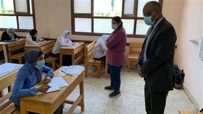 وكيل تعليم الفيوم يتابع تطبيق الإجراءات الاحترازية داخل اللجان لمواجهة كورونا