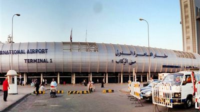 مطار القاهرة يستقبل 5 آلاف سائح وينهي الإجراءات الصحية 