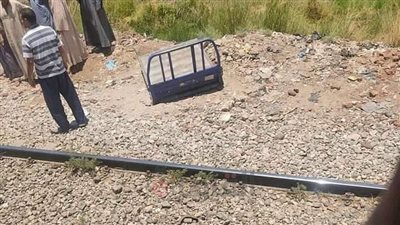 قطار ركاب يصطدم بتروسيكل دون خسائر بشرية في قنا (صور)