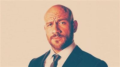 أصله الجزائري ومرضه النادر ومهن عمل بها.. حكايات أحمد مكي في عيد ميلاده