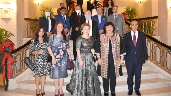 وزيرة الثقافة ونائبة