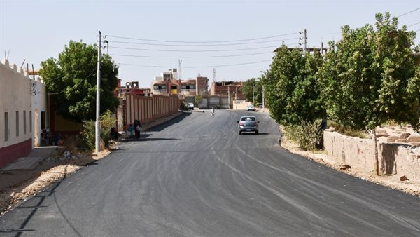 رصف الطرق بأسوان