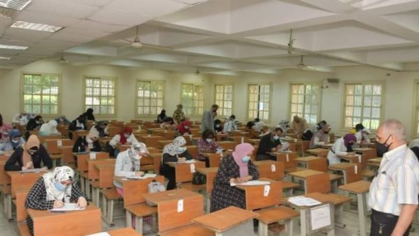 امتحانات طلاب الجامعات