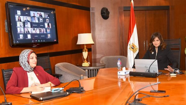 وزيرة الهجرة نبيلة