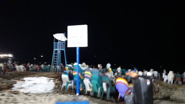 مواطنين على شواطئ