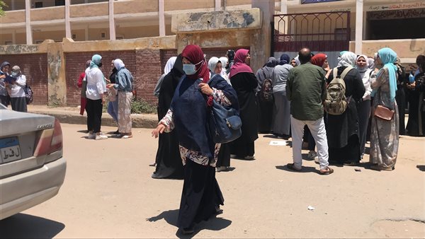 خروج الطلاب من الامتحانات