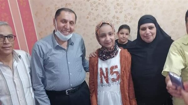 روان وأسرتها ومدير