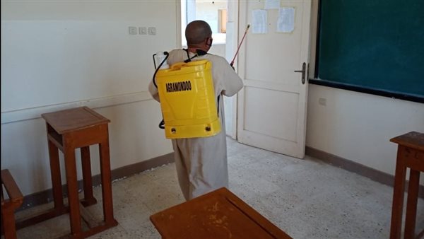 تطهير وتعقيم اللجان