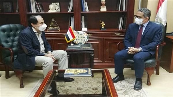 وزير السياحة والآثار