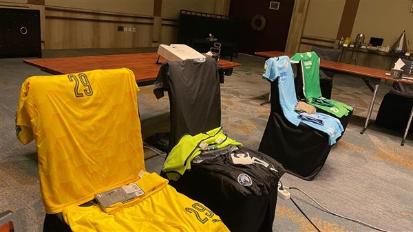 قميص بيراميدز