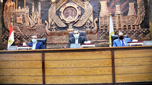 محافظ الغربية يبحث