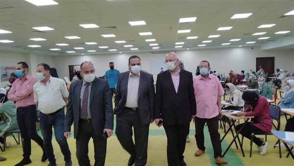 تفقد الامتحانات بجامعة