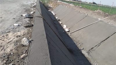 تبطين 1000 متر من أعمال تأهيل الترع بالمنيا