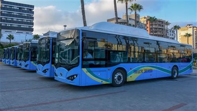 محافظ الإسكندرية: 75 أتوبيس يعملون بالغاز والكهرباء تسير في المحافظة