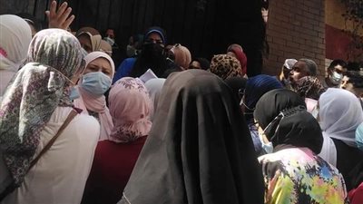 زحام شديد على مكاتب تظلمات الشهادة الإعدادية في الإسكندرية (صور)
