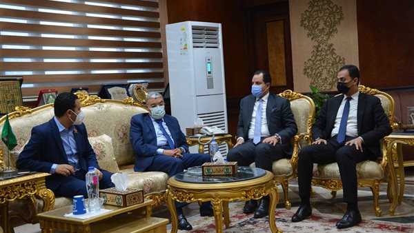 محافظ المنيا يستقبل