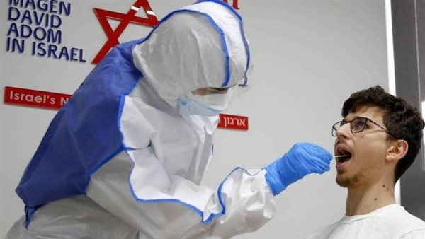 مواطن إسرائيلي يجري