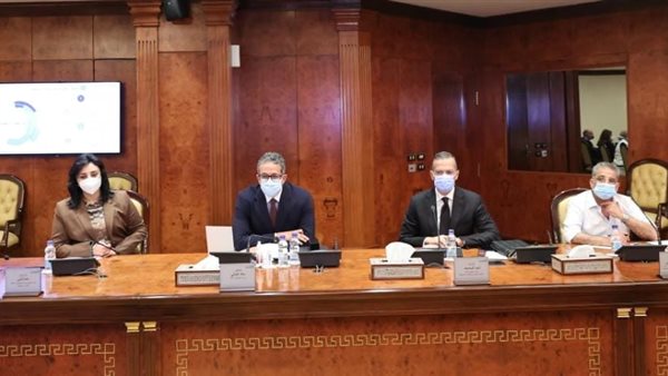 اجتماع وزير السياحة