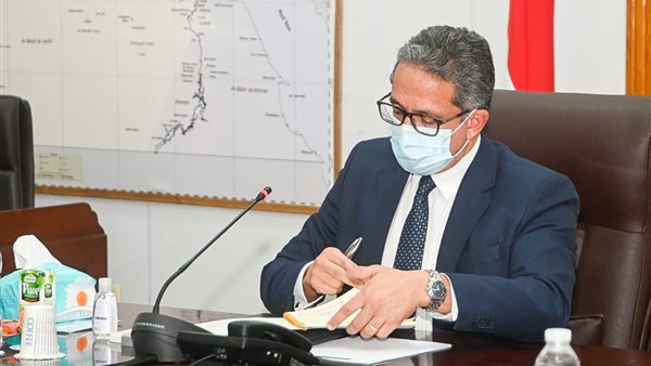 الدكتور خالد العناني