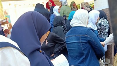طلاب الثانوية الأزهرية بالإسكندرية يؤدون امتحان 