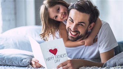 يوم الأب العالمي يتصدر تويتر.. ومغردون: حينما داهمني اليأس حاربته بأبي ( صور)