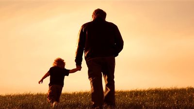 متى احتفل العالم بعيد الأب أول مرة؟