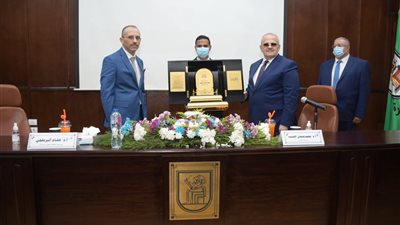 الخشت يترأس اجتماع مجلس كلية التخطيط الإقليمي والعمراني (صور) 