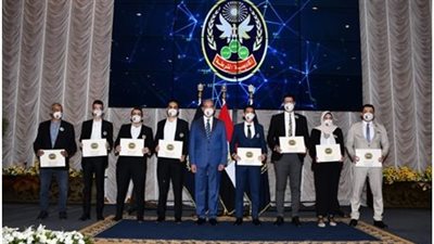 مركز أول لطلاب حاسبات عين شمس في المسابقة البحثية للجامعات (صور)