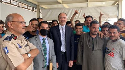 الخارجية: إطلاق سراح 90 مواطنًا مصريًا كانوا محتجزين في مقر الهجرة غير الشرعية بطرابلس