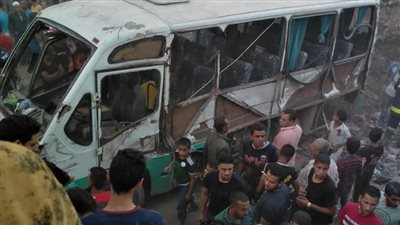 مصدر طبي يكشف تفاصيل إصابات حادث تصادم قطار بأتوبيس في حلوان (صور)