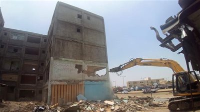تسكين 156 أسرة وهدم عمارات آيلة للسقوط في بورسعيد (صور) 