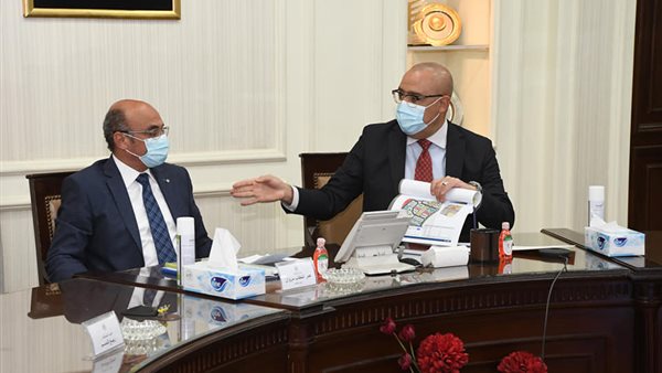 وزيرا الإسكان والعدل