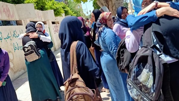 بكاء وانهيار طلاب