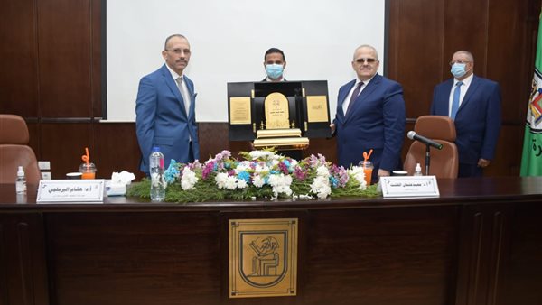 رئيس جامعة القاهرة