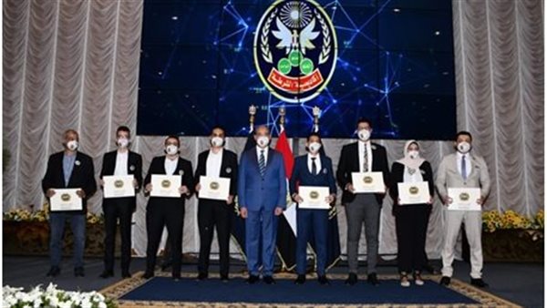 الطلاب الفائزون