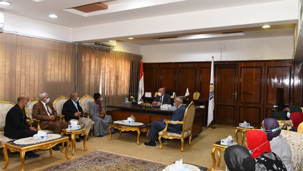 لقاء الشاب مع المحافظ