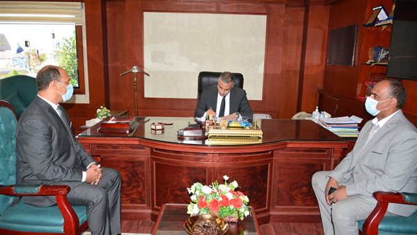 محافظ سوهاج ووكيل